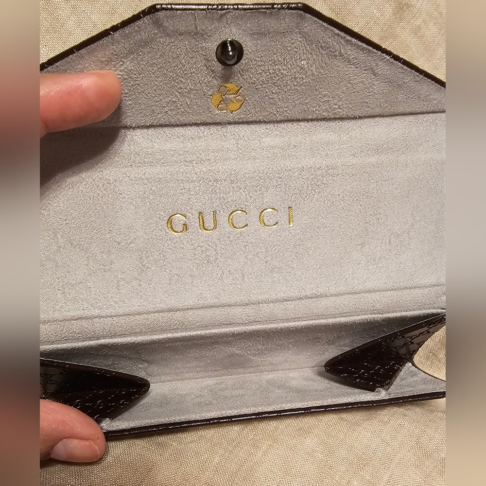 Authentic Gucci Brown Embossed GG Trifold Sunglasses Case NWOT - Picture 6 of 11